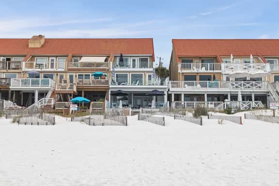 Green Reef 16 - C’est La Vie by the Sea - Image 1