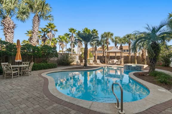 Aqua Grande • Remodeled • Lagoon Pool & Hot Tub • Golf Cart • Beach Gear