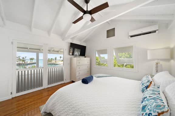 Sea Glass Found•Heated Pool•Private Beaches•Boats Included•5 Cottages•20 Acres