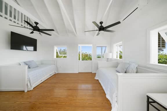 Sea Glass Found•Heated Pool•Private Beaches•Boats Included•5 Cottages•20 Acres
