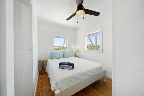 Sea Glass Found•Heated Pool•Private Beaches•Boats Included•5 Cottages•20 Acres